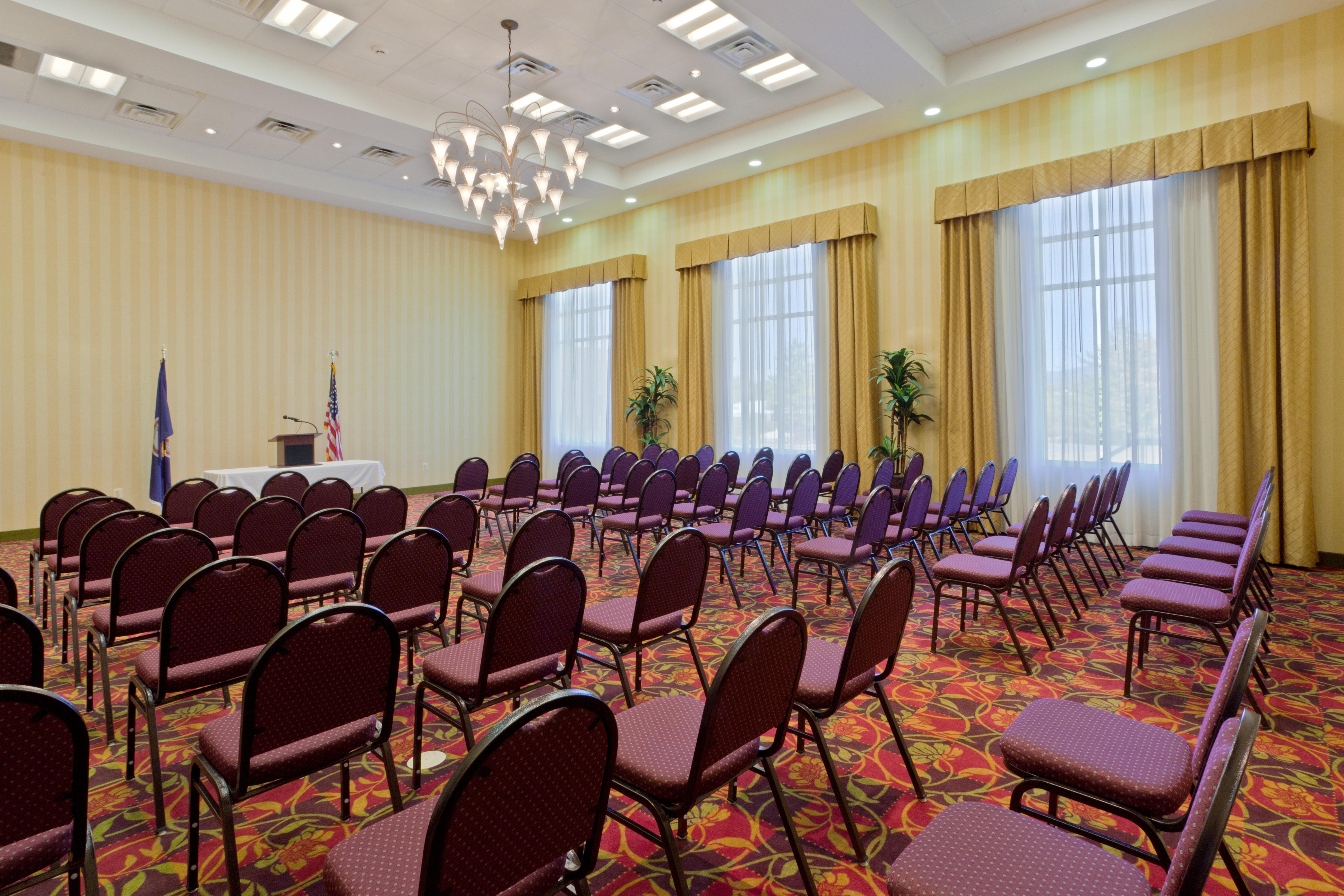 Holiday Inn Express Woodstock-Shenandoah Valley By Ihg Bagian luar foto