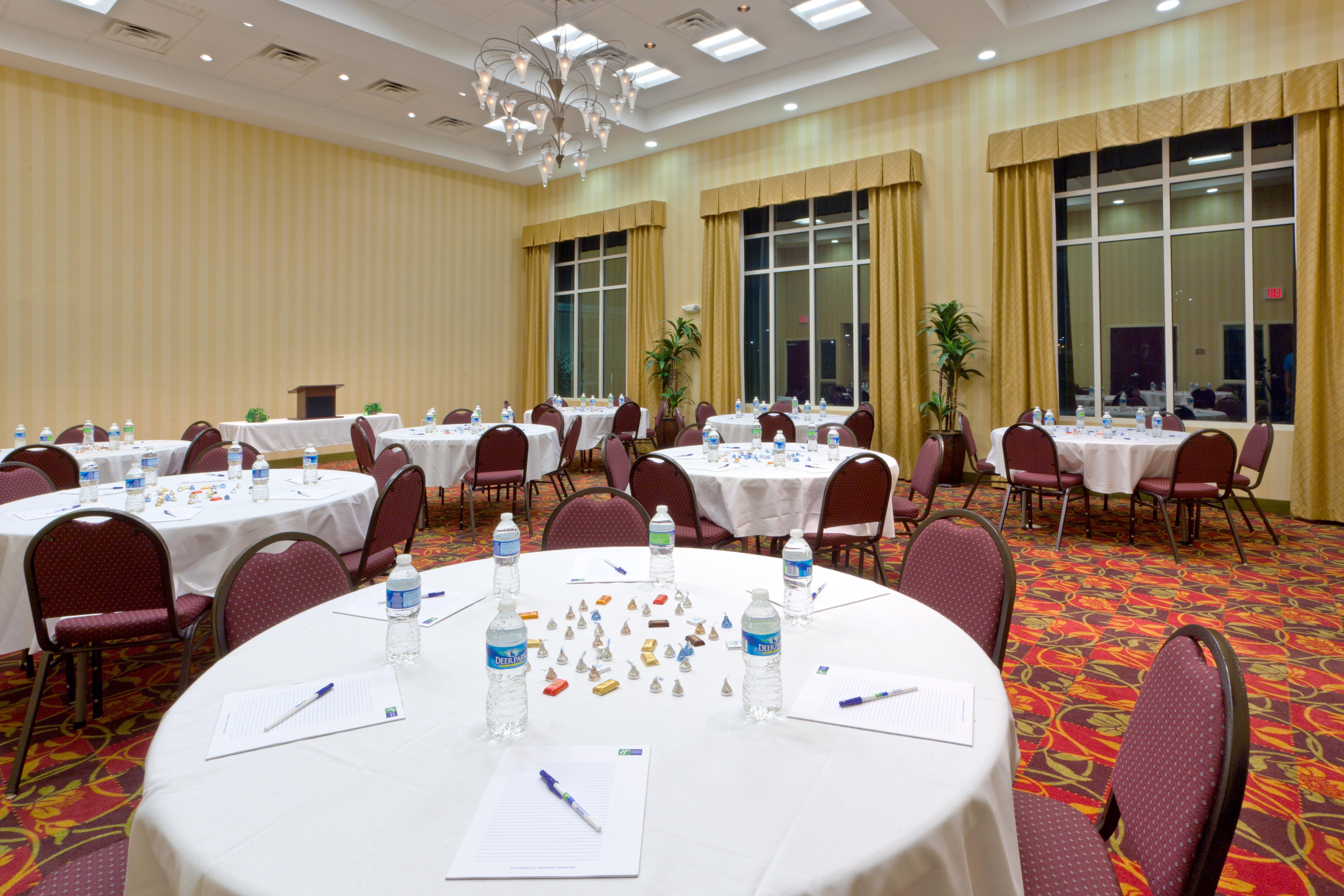 Holiday Inn Express Woodstock-Shenandoah Valley By Ihg Bagian luar foto