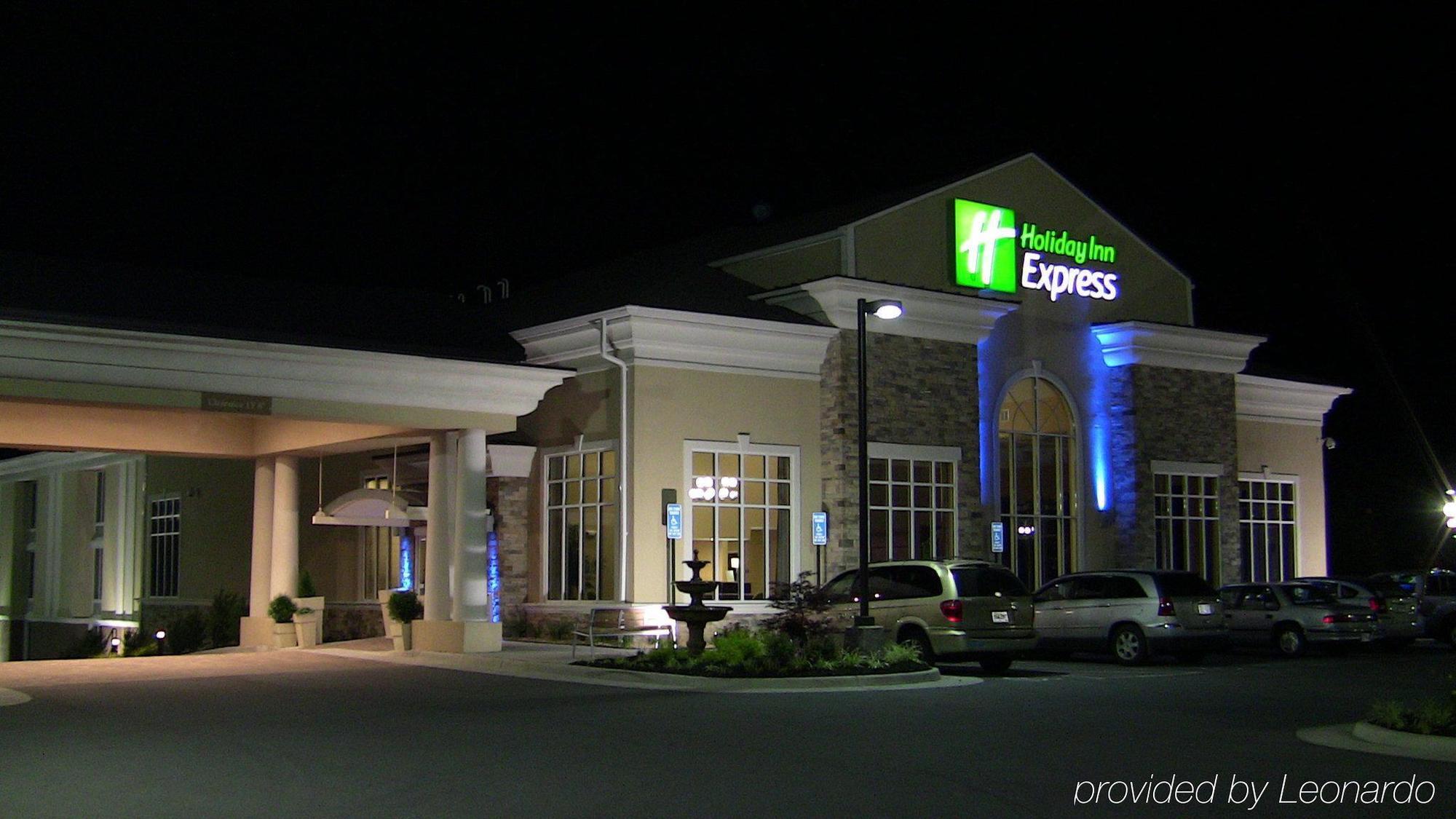 Holiday Inn Express Woodstock-Shenandoah Valley By Ihg Bagian luar foto