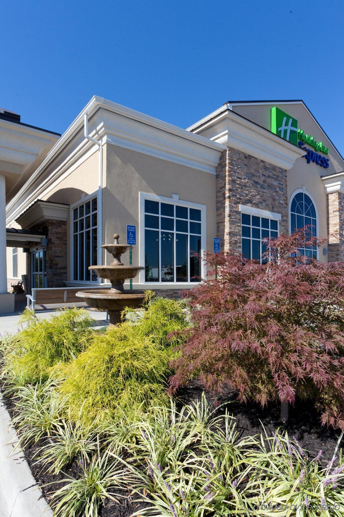 Holiday Inn Express Woodstock-Shenandoah Valley By Ihg Bagian luar foto