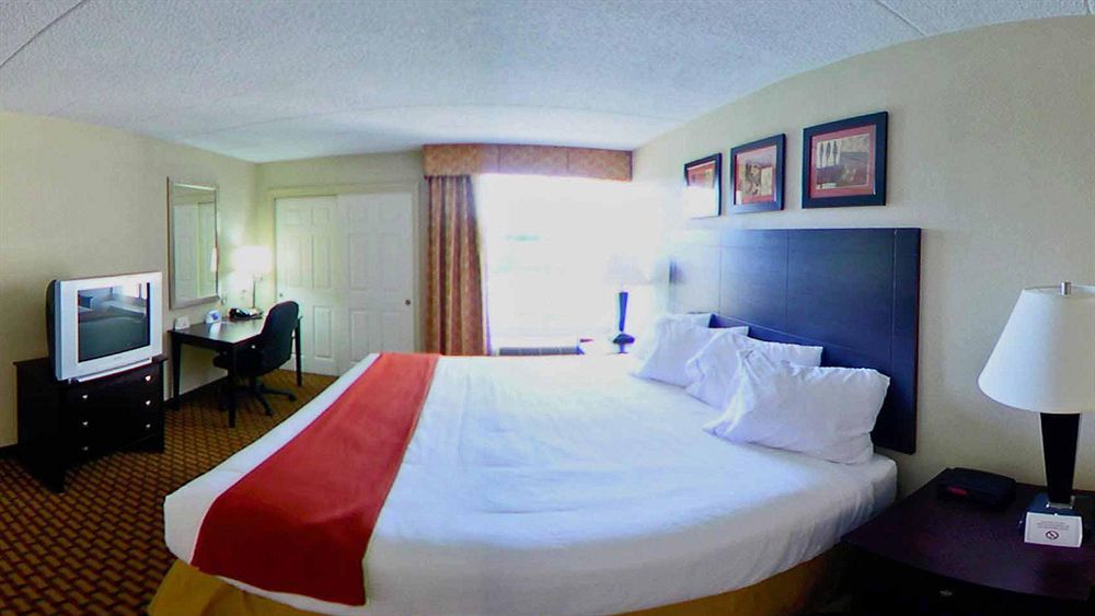Holiday Inn Express Woodstock-Shenandoah Valley By Ihg Bagian luar foto