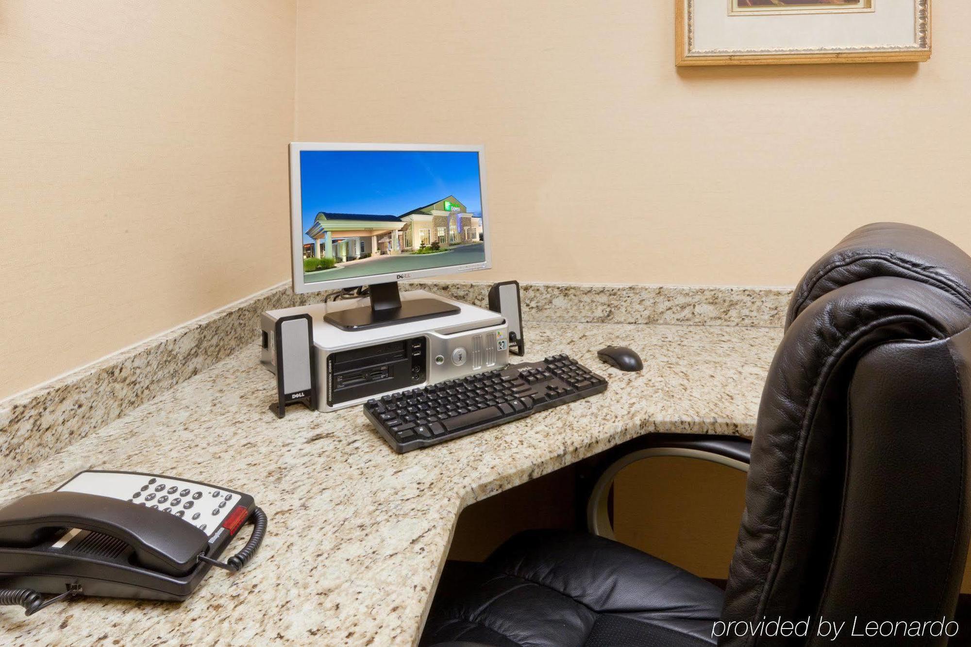 Holiday Inn Express Woodstock-Shenandoah Valley By Ihg Bagian luar foto